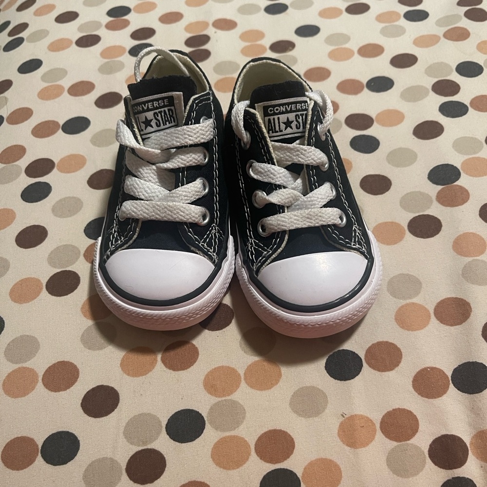Low top Converse Chuck Taylor’s Kids Classic Black and White Sneakers